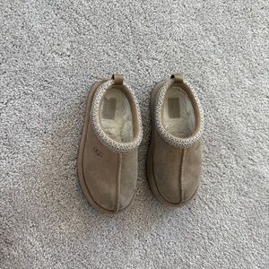 Ugg tazz child size 13